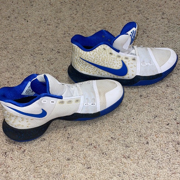 Nike Kyrie 3 Duke Basketball Shoes - w8.5 m7 - Picture 4 of 8